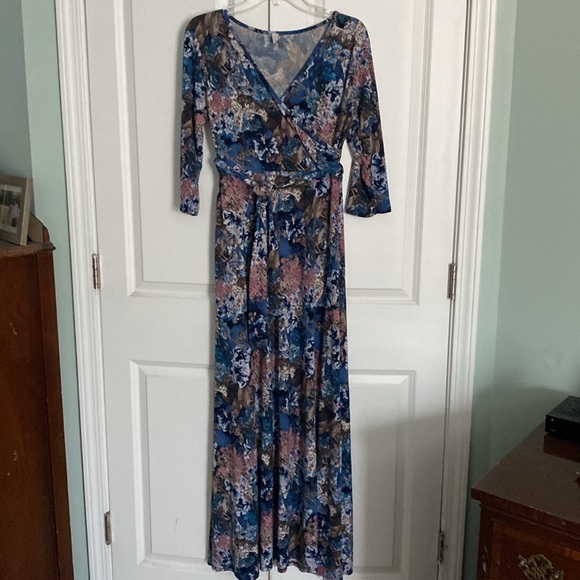 Pinkblush maternity floral faux wrap dress. - Picture 2 of 3